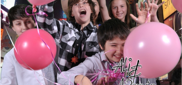 Spécialistes du mariage et Mitzvah au Montréal | Producteurs de mariages et d'événements à Montréal - artistes en direct, DJ's pour mariages, cérémonies de mariage, danseurs, mariages et événements, éclairage pour votre mariage et moments spéciaux. Spécialistes du mariage et Mitzvah au Montréal | Producteurs de mariages et d'événements à Montréal - artistes en direct, DJ's pour mariages, cérémonies de mariage, danseurs, mariages et événements, éclairage pour votre mariage et moments spéciaux.